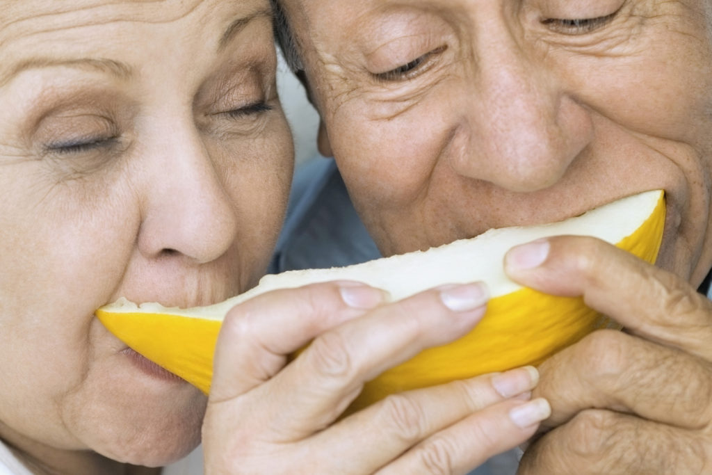 couple eating fruit