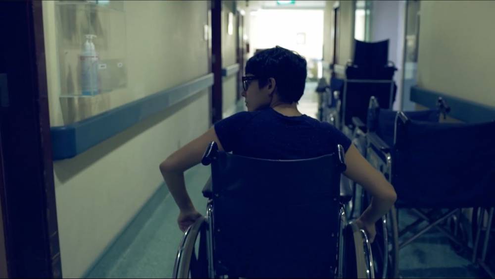 TV host who lived for 2 weeks in nursing home films her experience