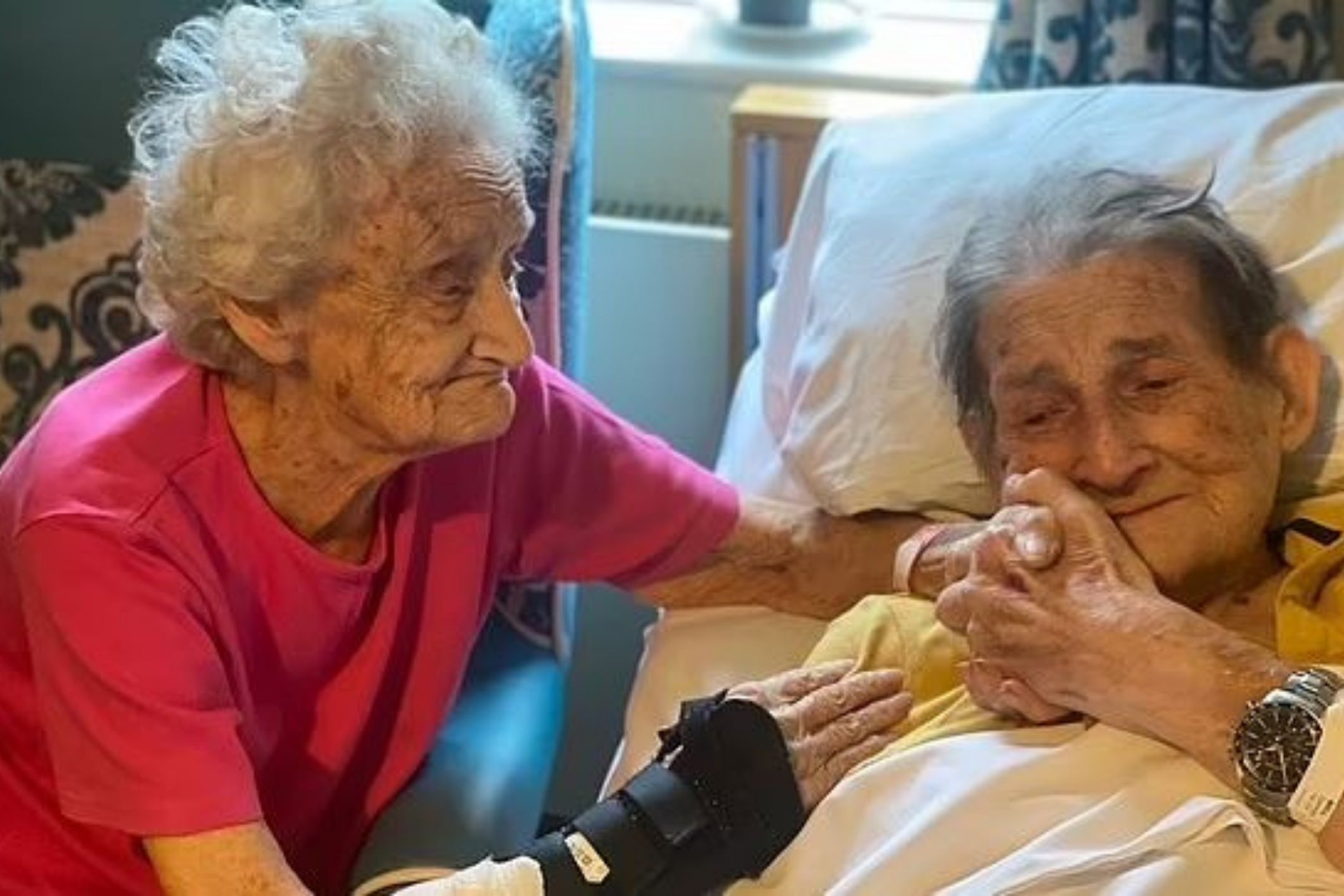 Elderly couple reunited after 100 days apart due to Covid protocols