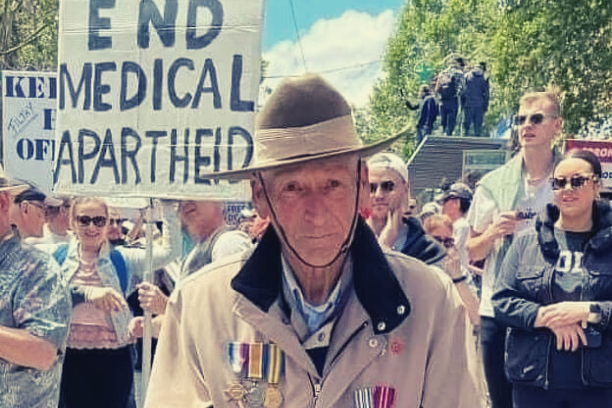 Elderly digger makes emotional plea to end ‘oppressive vaccine mandates in Australia