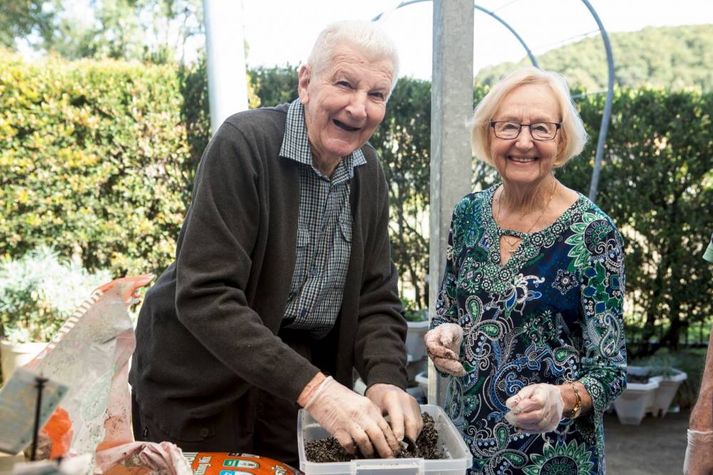 Gardening improves wellbeing of people living with dementia - Hellocare