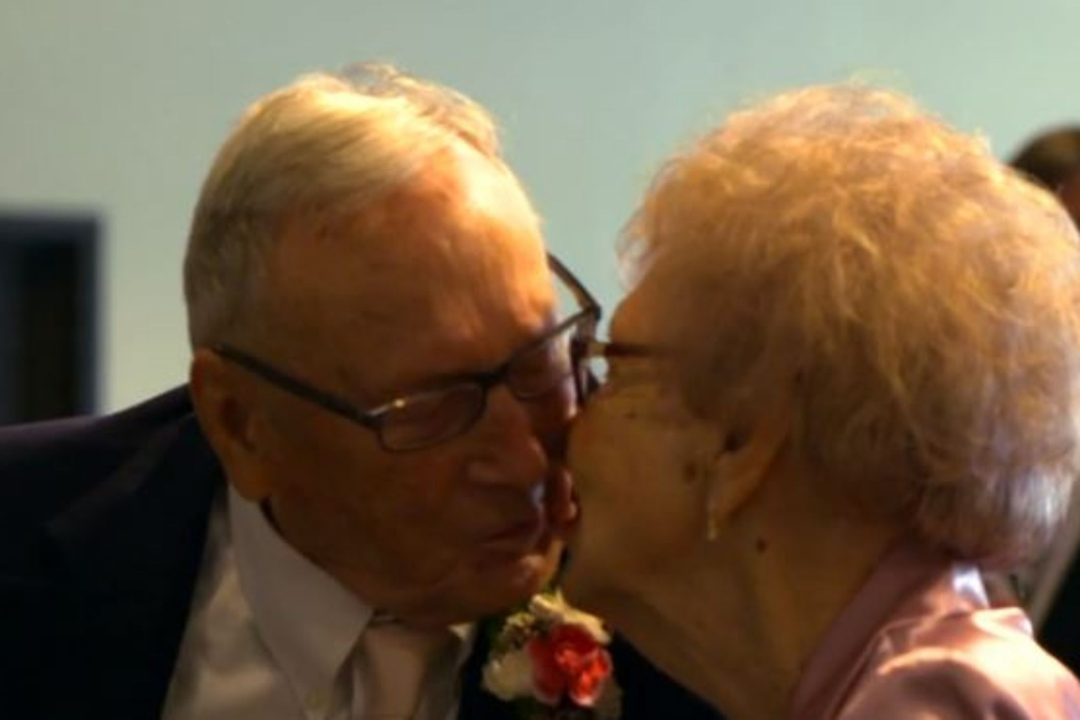 Two 95-year-olds who fell in love during pandemic get married