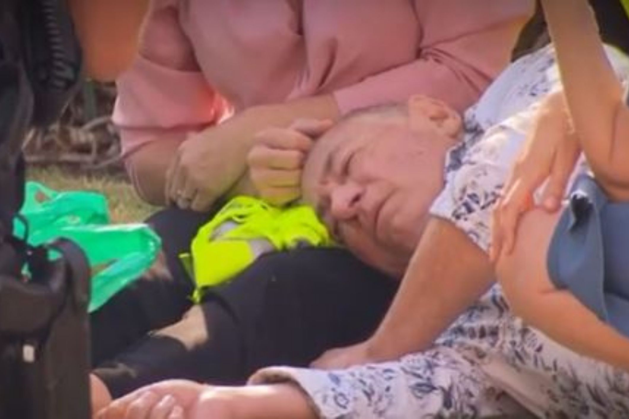 Elderly Queensland man stranded in NSW collapses after heartbreaking TV interview