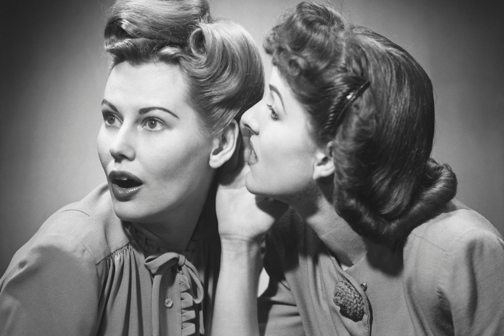 Retro women gossiping