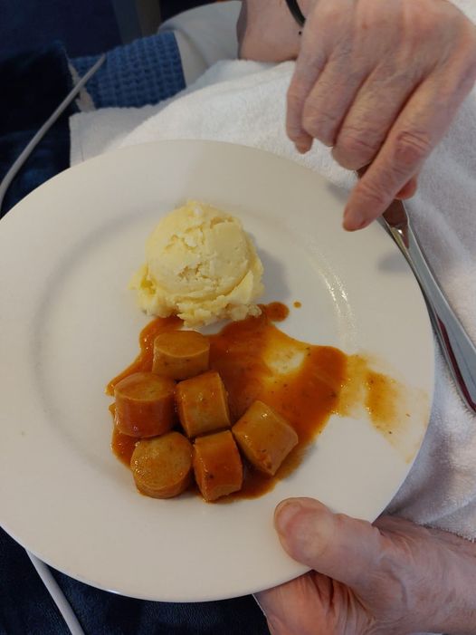 disgusting-aged-care-meal-sparks-social-media-outrage-hellocare