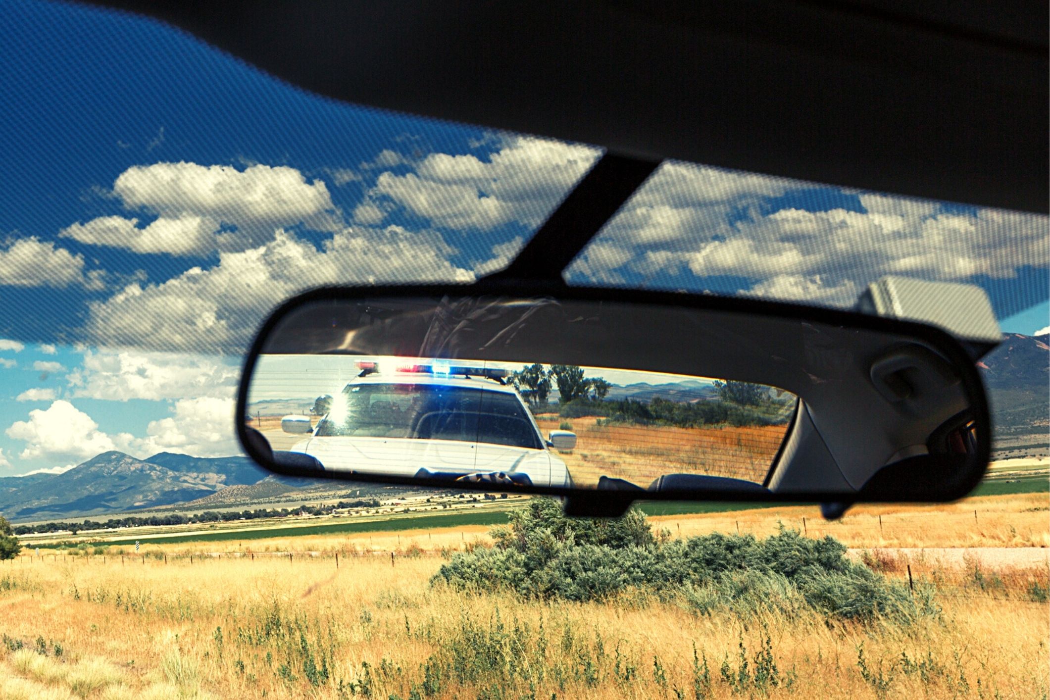 Cop who pulls over elderly man for speeding follows him home to help install his TV