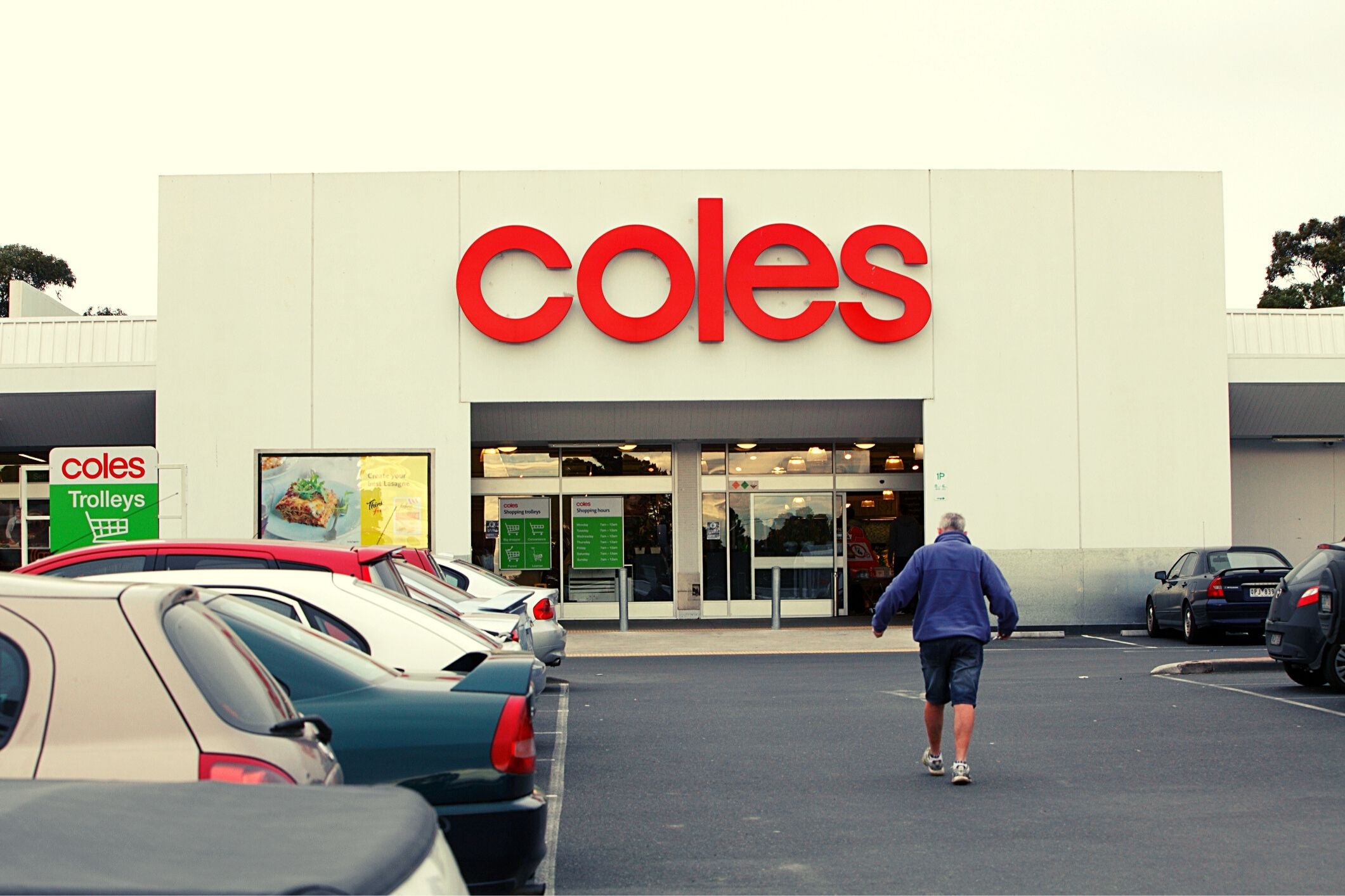 Kind stranger pays for great-grandad's groceries at his local supermarket