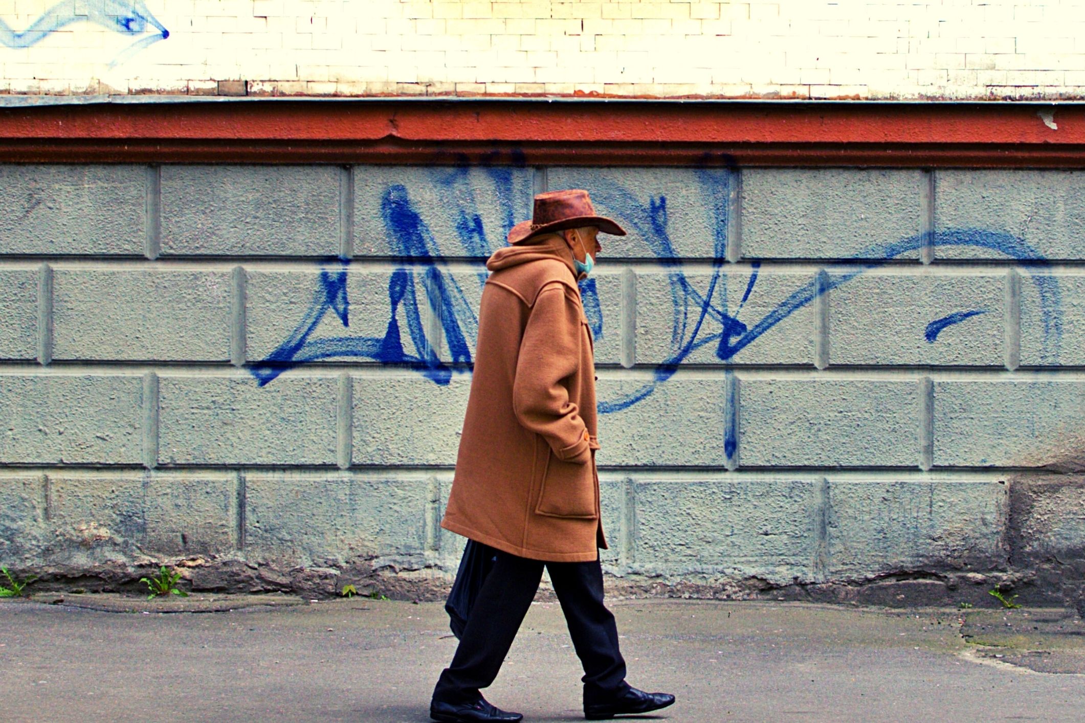 Elderly urged to lock themselves down over the coming weeks as Omicron peaks