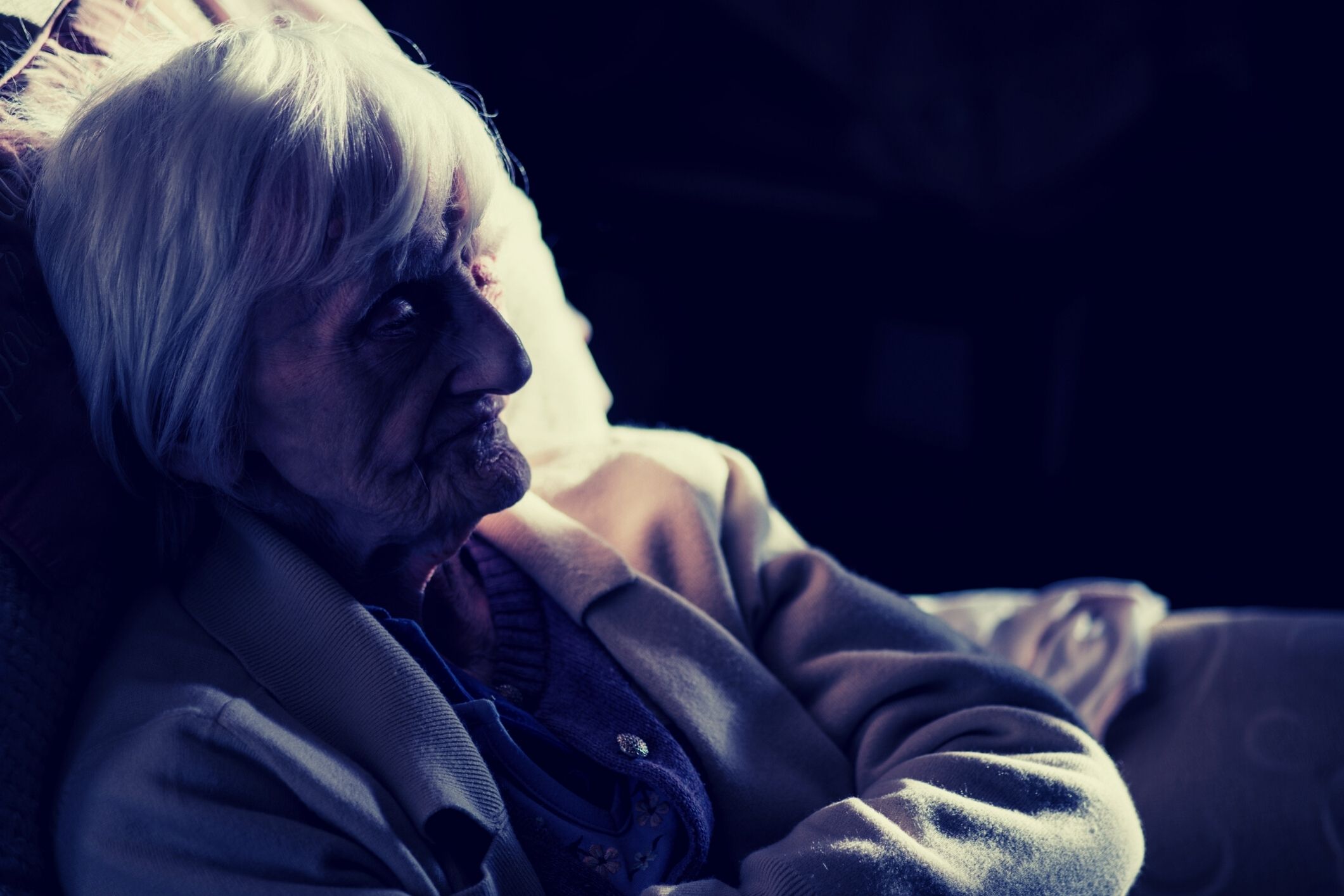 100yo woman broken leg