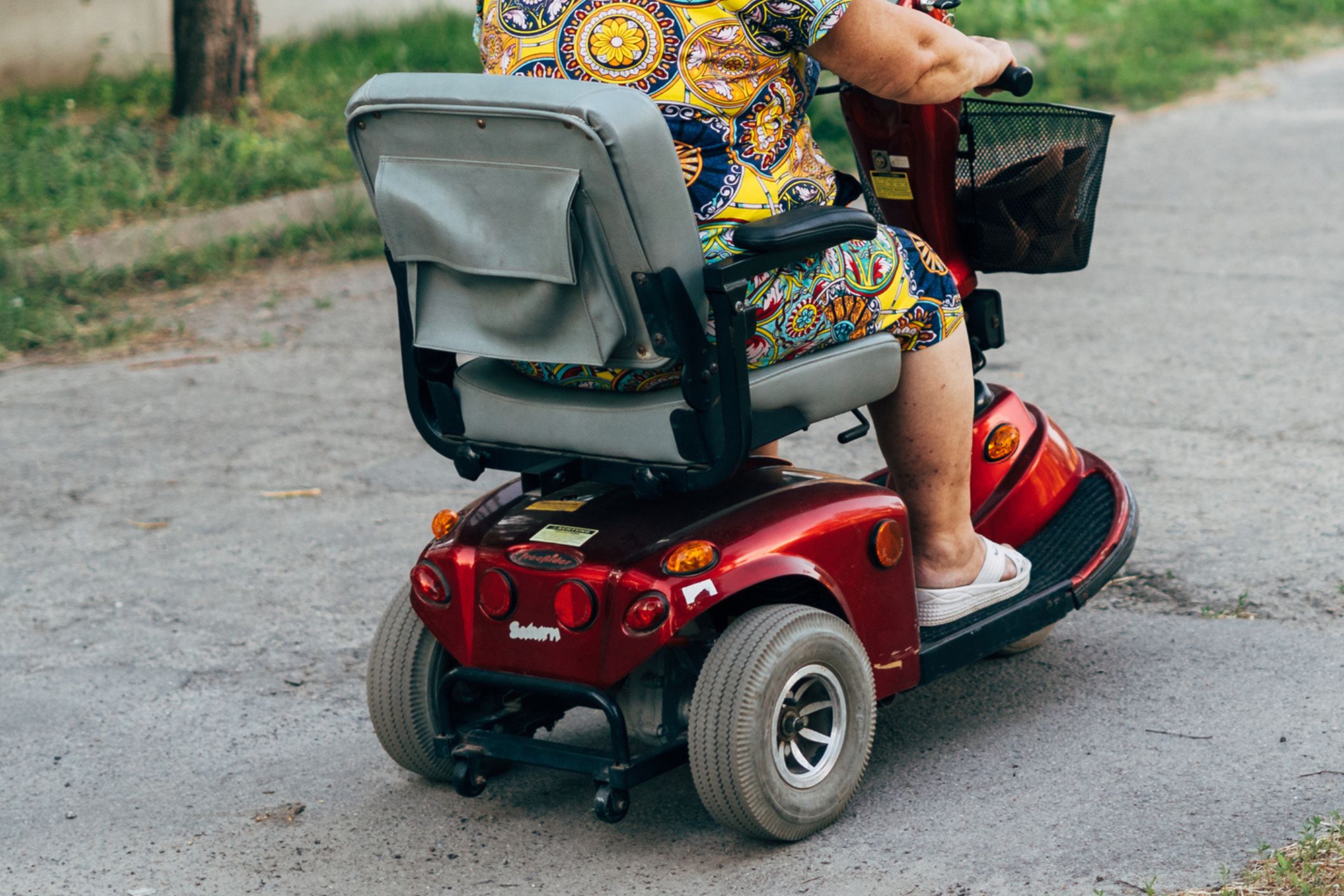 Youths allegedly rob elderly woman after act of kindness