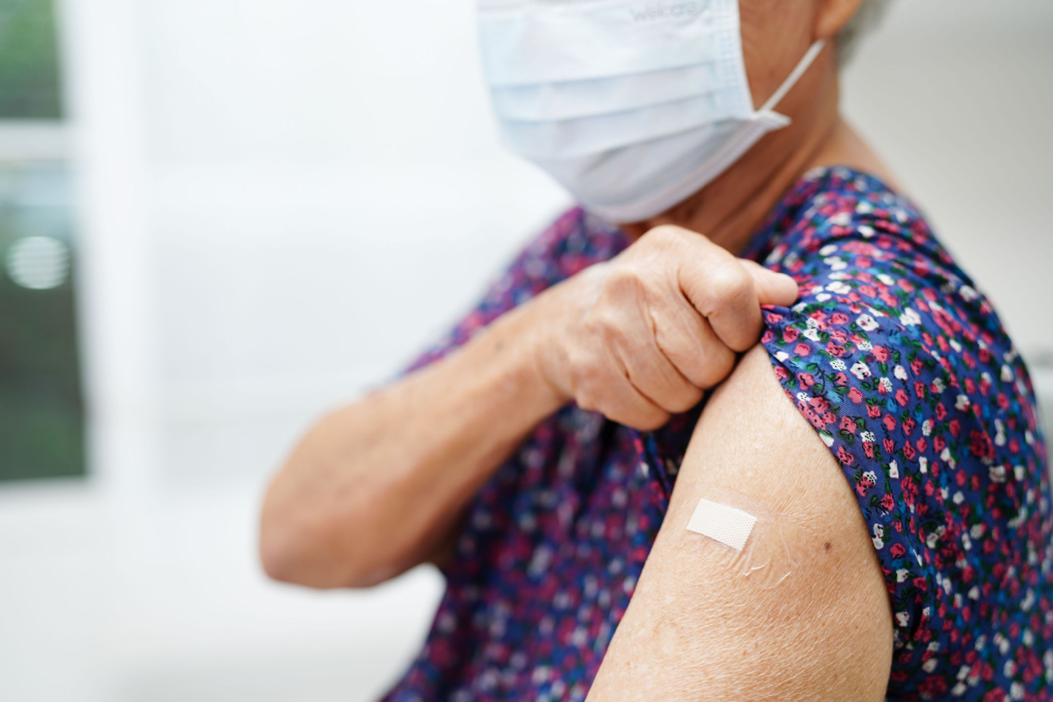 Aged care residents urged to vaccinate ahead of winter COVID-19 wave