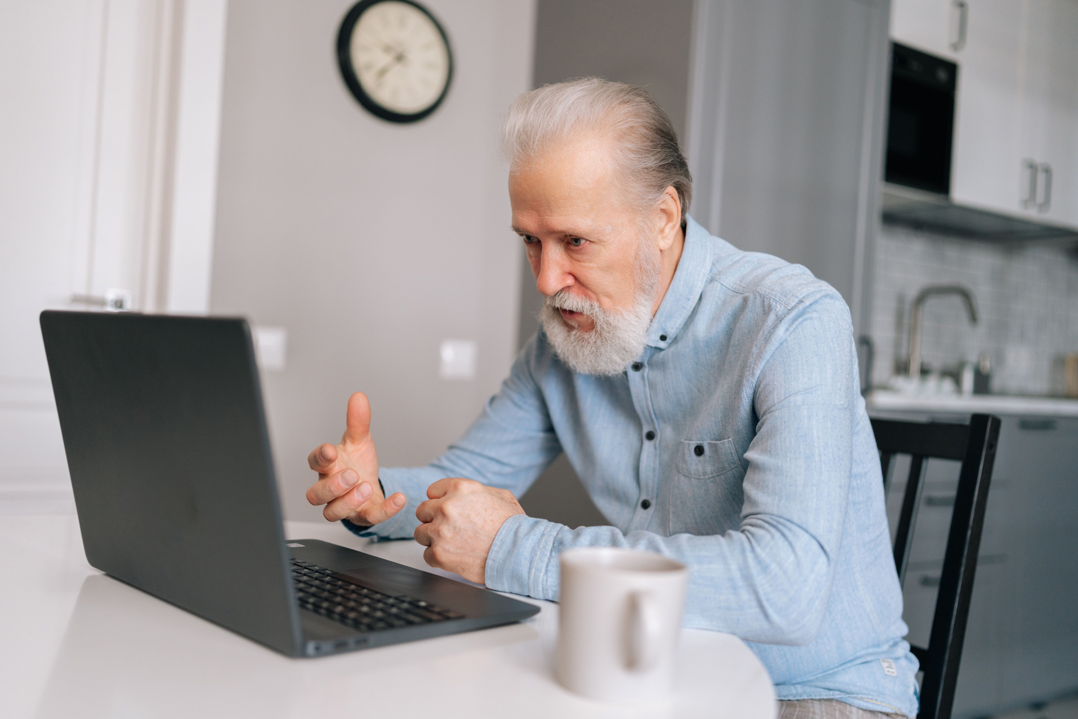 older-australians-targeted-by-seniors-card-website-scam-hellocare