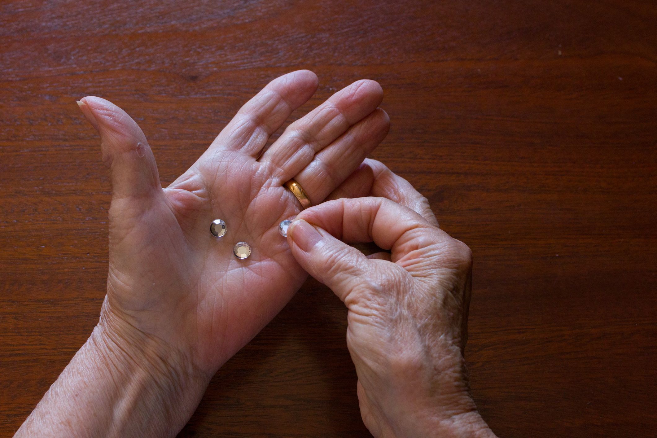 Aged care worker avoids jail after stealing $30,000 from elderly clients