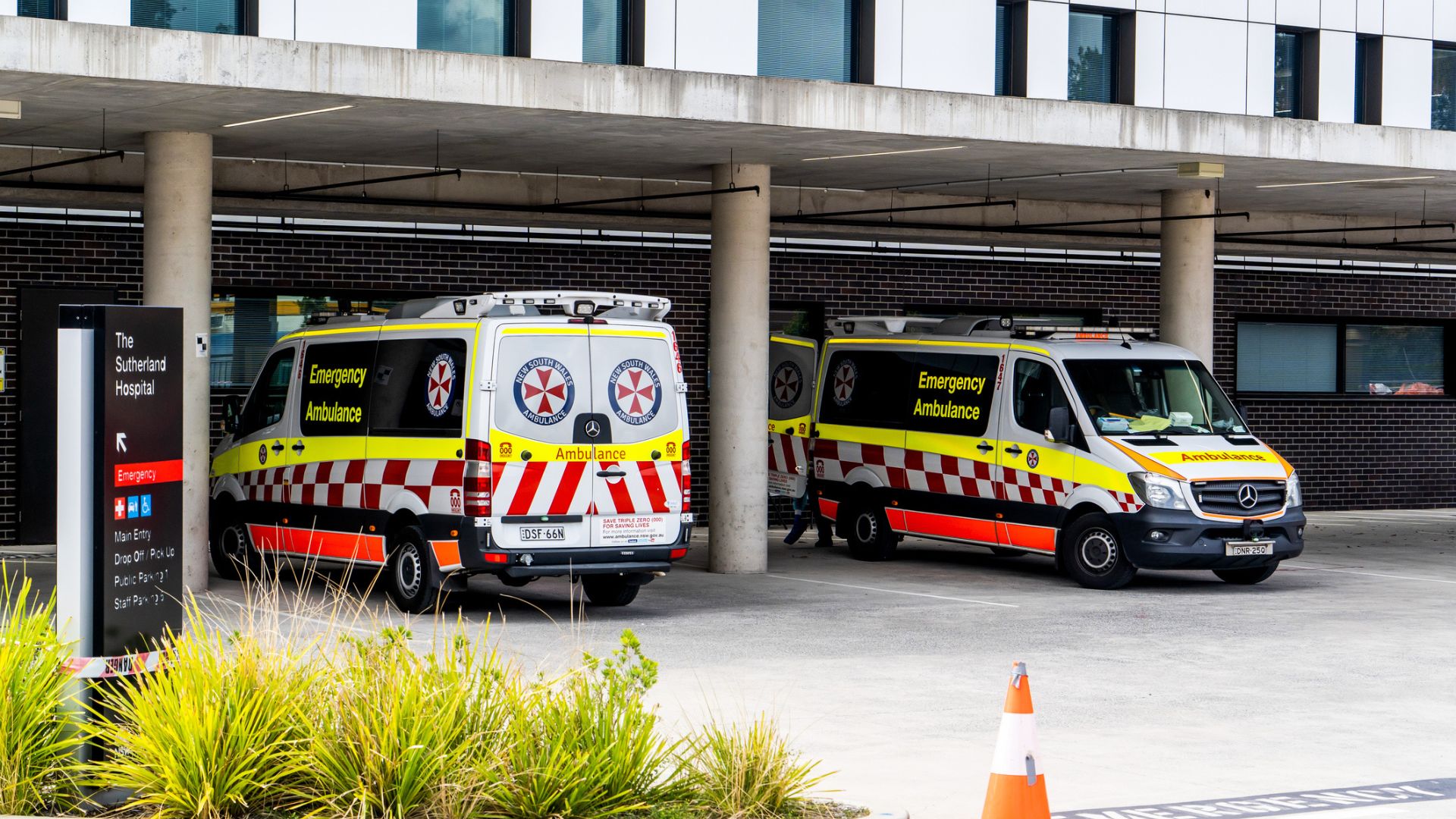 Review launched after 98-year-old dies waiting 3 hours for ambulance
