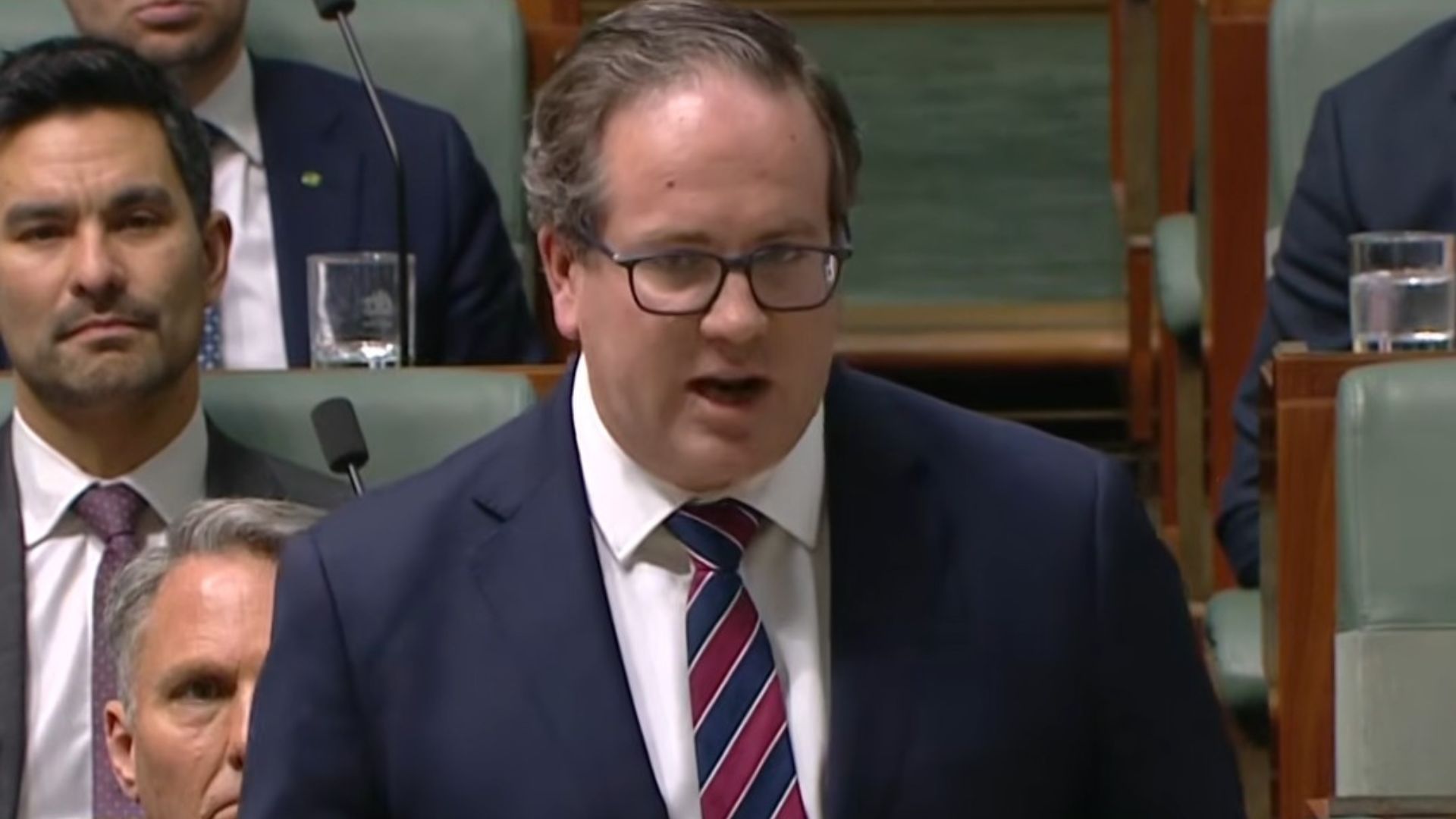 Veterans' Affairs Minister rolls eyes and refuses to shake hands  on Vietnam Veterans' Day