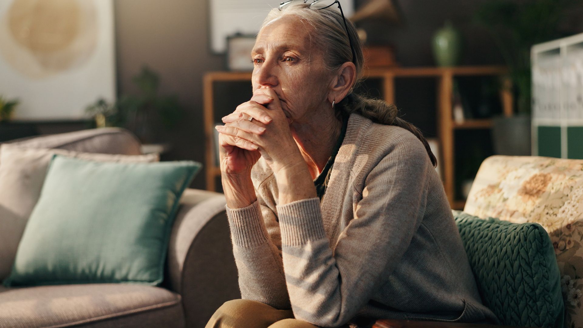 Menopause, stress, or dementia? Why women wait longer for a diagnosis